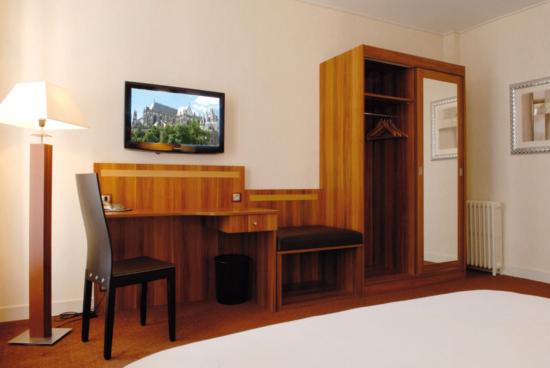 Hotel The Originals Du Grand Monarque Nantes Gare Esterno foto